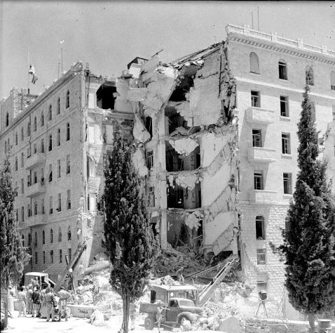 l'attentat sur l’hôtel David King, en 1946, perpétré par des extrémistes juifs de l'Irgoun. Preuve que 1) le discours politique prend franchement la poussière 2) non, amis Israëliens, les musulmans ne sont pas seuls à faire péter des bombes: vous avez gagné comme ça